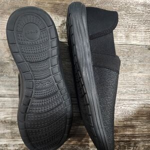 Womens Size 10 Croc Reviva Tennis Shoes